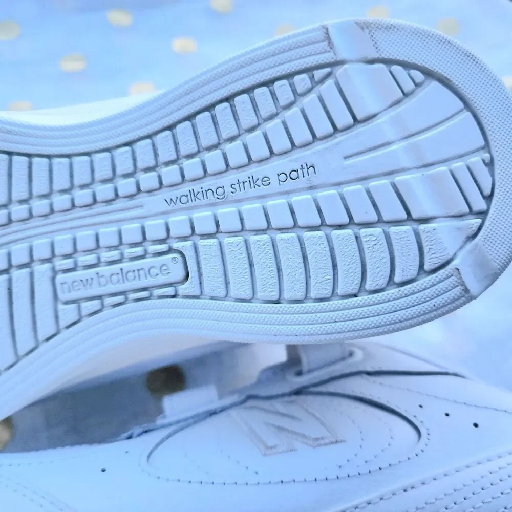 Women’s New Balance Cushioned White Walking Athletic Shoes Size 8.5